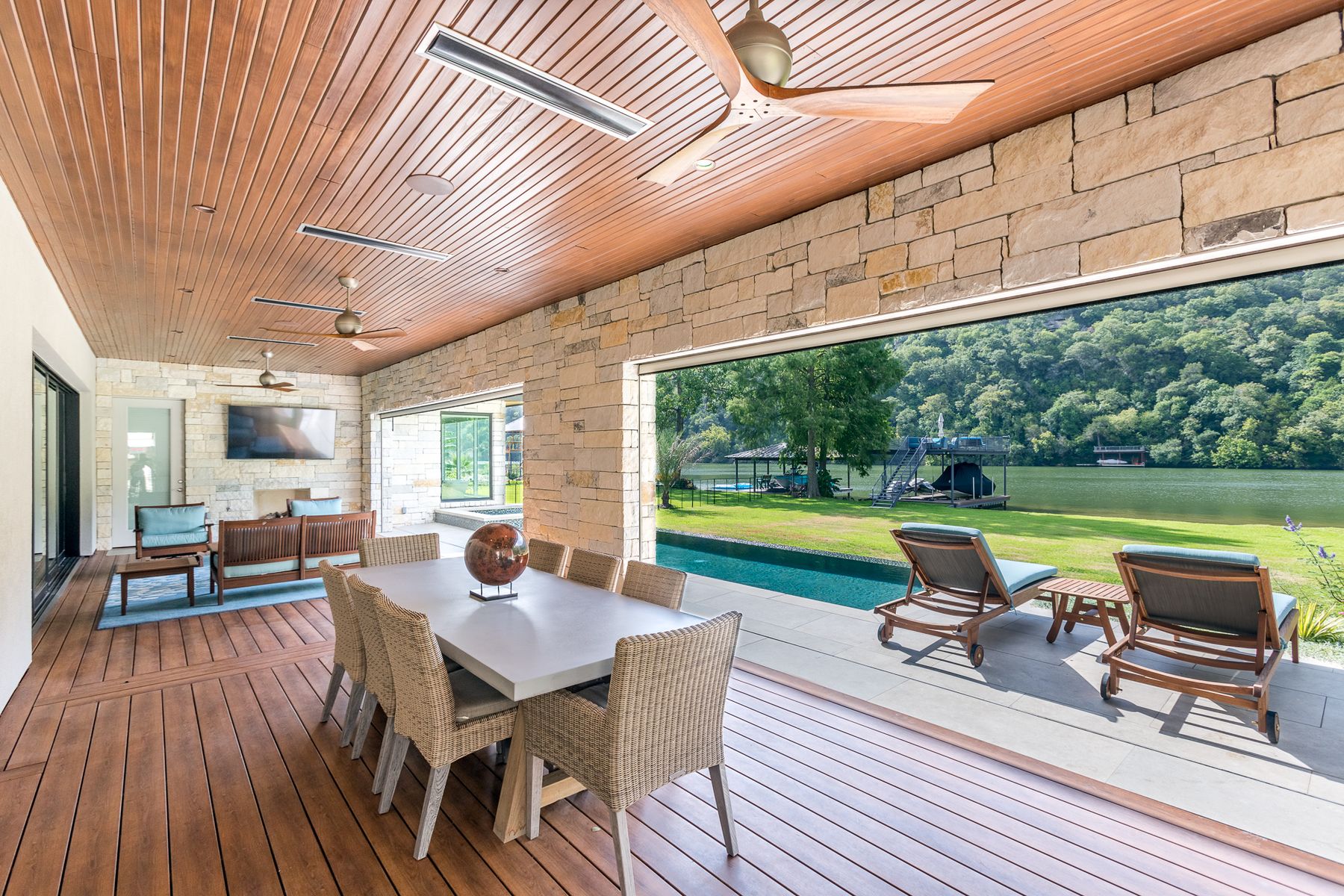 Covered terrace and pool