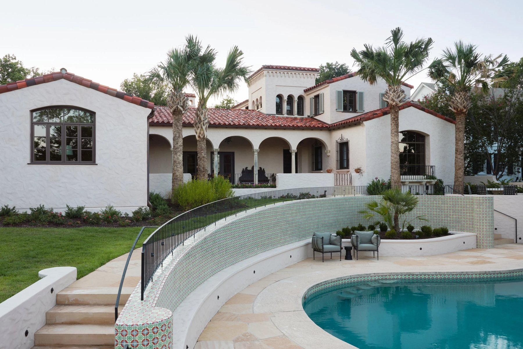 the house behind the curved pool wall